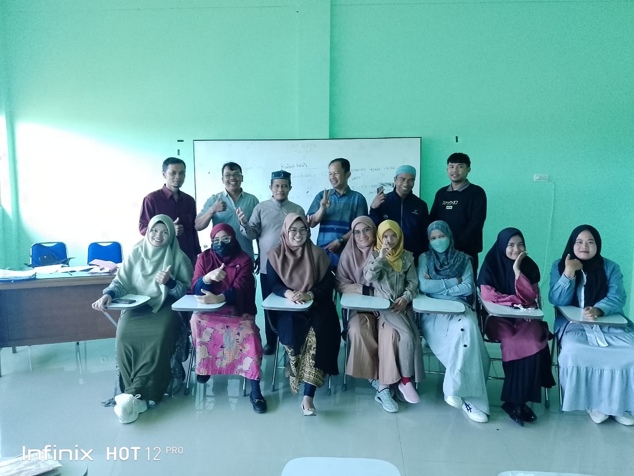 Tenaga kependidikan STIEBI