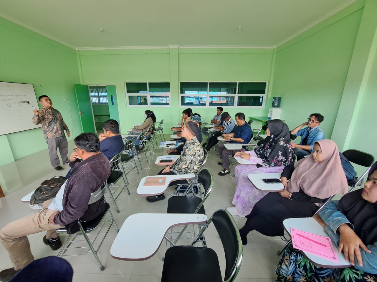 Tenaga pendidik STIEBI